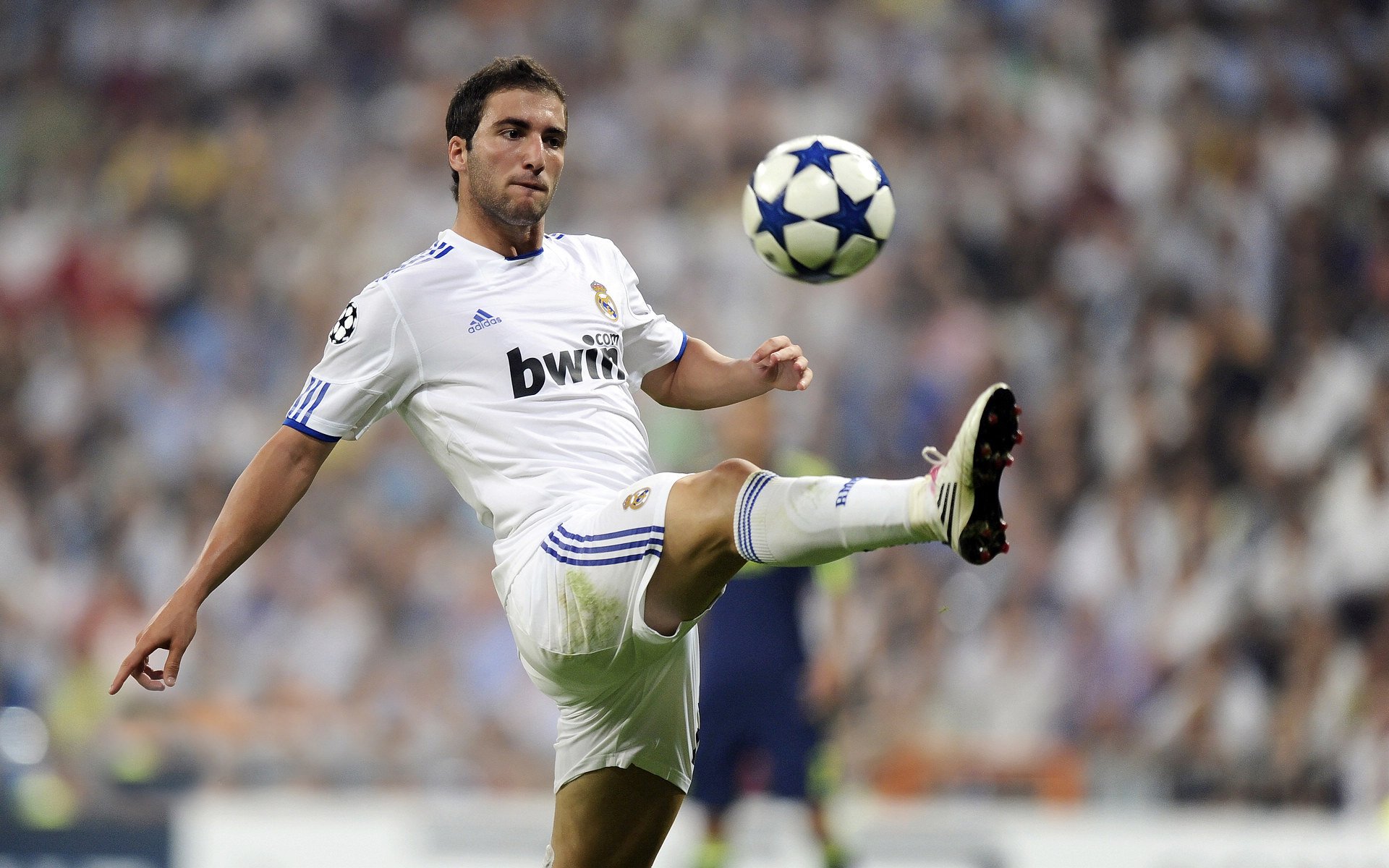 巅峰对决！扣篮大赛新星闪耀，创意与力量引爆全场