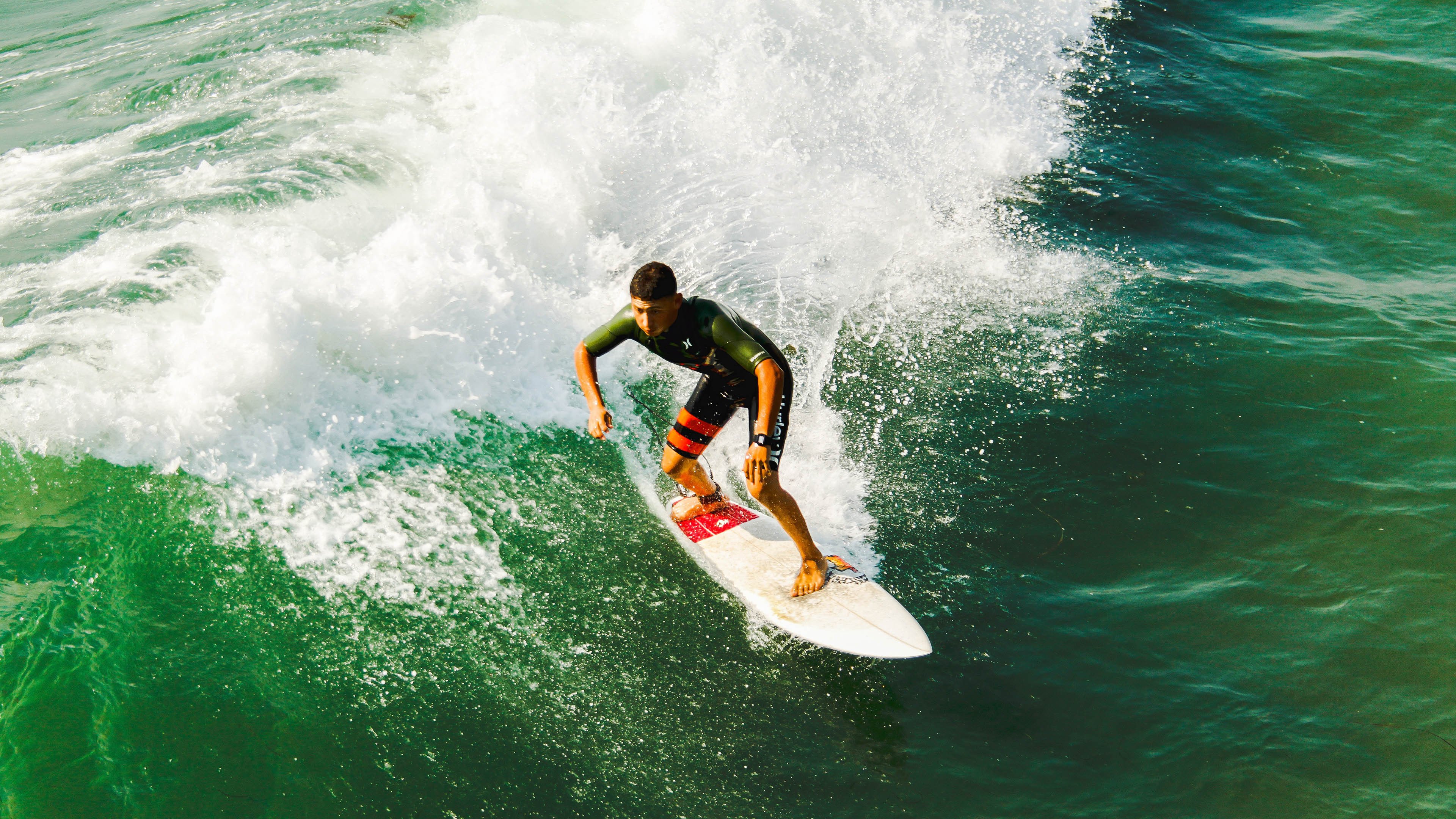 全国田径锦标赛跳远项目激烈角逐 新星闪耀创赛季最佳成绩