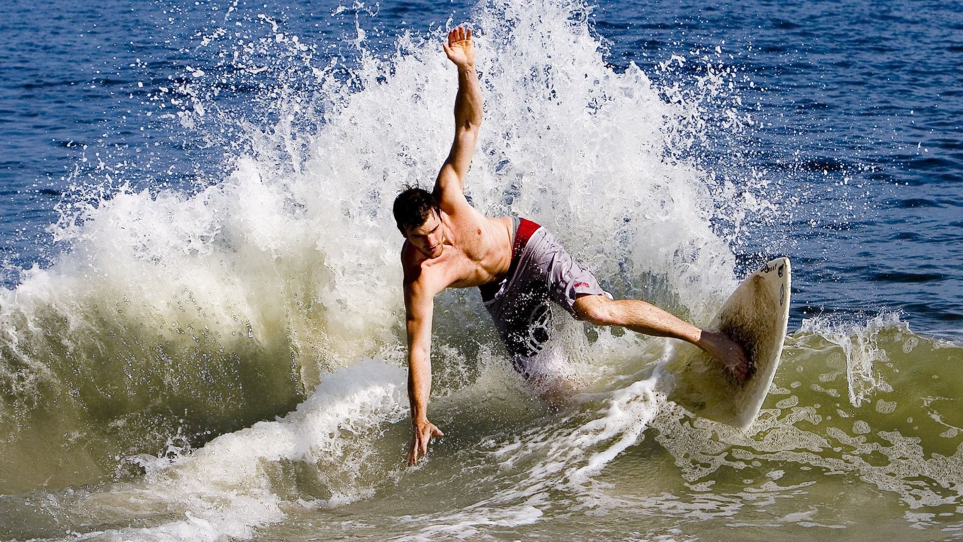 传奇谢幕，足球巨星李明退役仪式感动万千球迷
